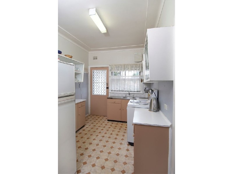 1  Morris Avenue, Croydon Park NSW 2133