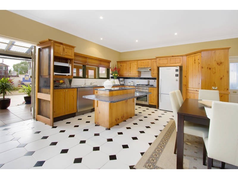 8  Duke Avenue, Rodd Point NSW 2046