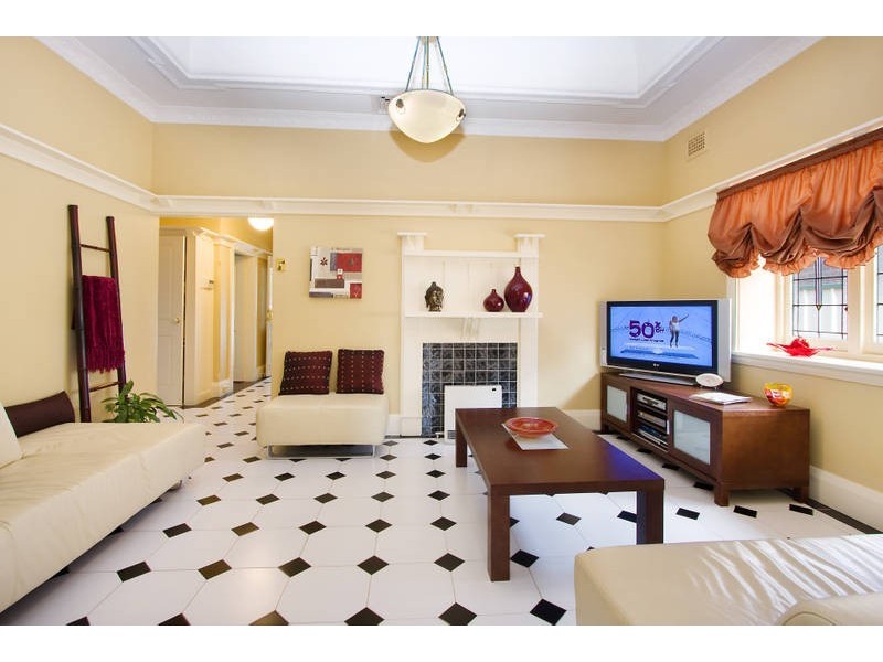 8  Duke Avenue, Rodd Point NSW 2046