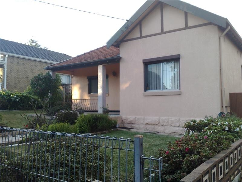 15  Kitchener Ave, Cabarita NSW 2137