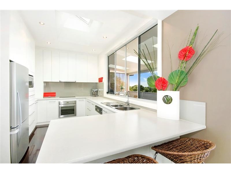 2 Bridgeview Road, Yarrawarrah NSW 2233