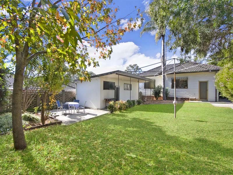 15 Oakwood Street, Sutherland NSW 2232