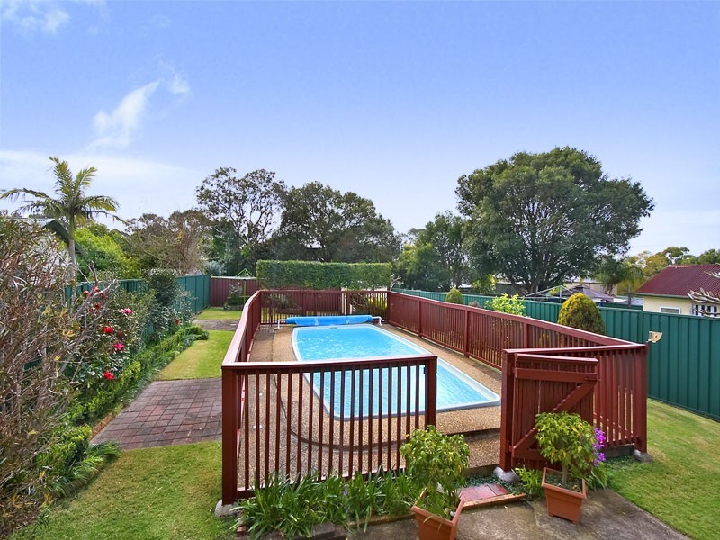 9  Taronga Street, Como NSW 2226