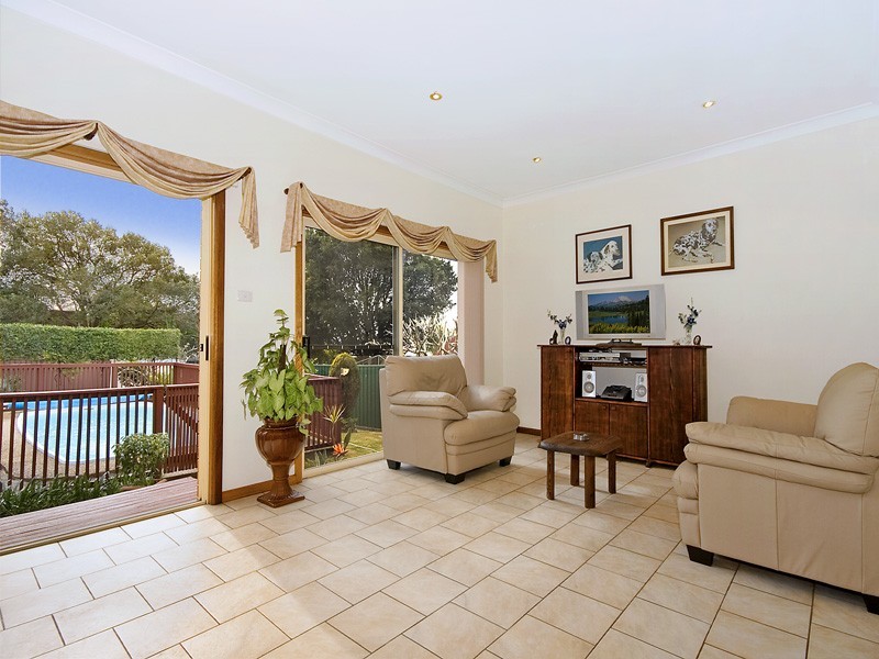 9  Taronga Street, Como NSW 2226