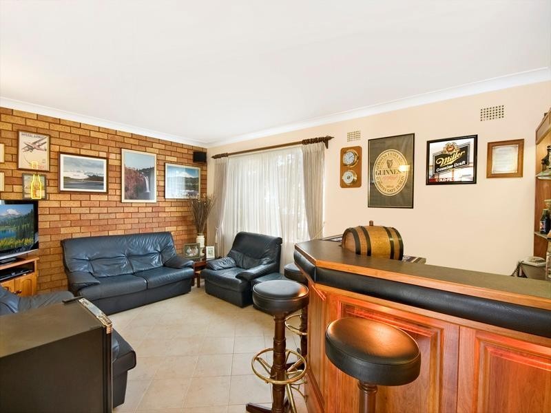 6 Meadow Place, Miranda NSW 2228