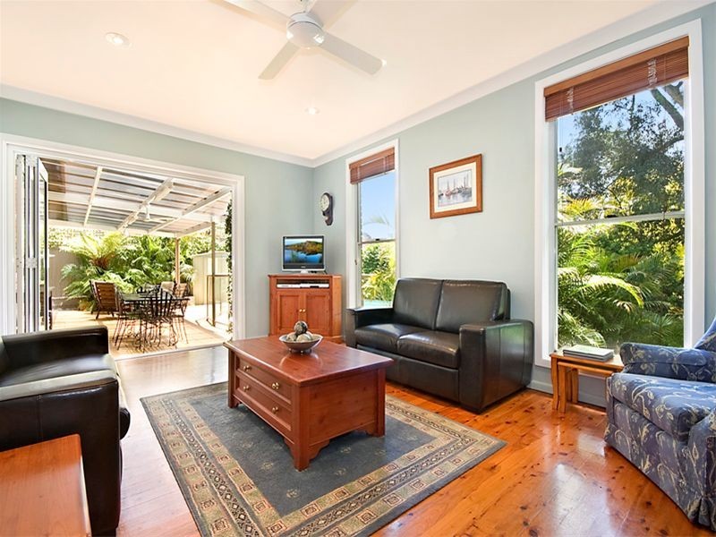 12 Essington Crescent, Sylvania NSW 2224