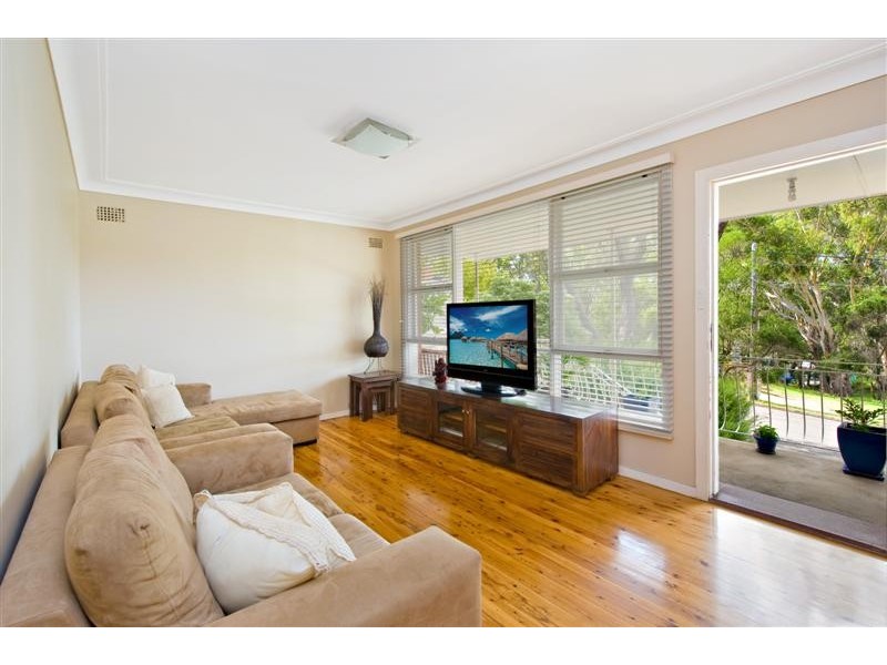 3 Mikarie Place, Kirrawee NSW 2232
