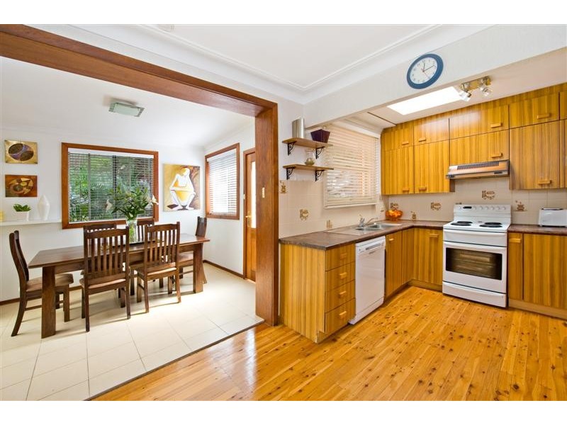 3 Mikarie Place, Kirrawee NSW 2232