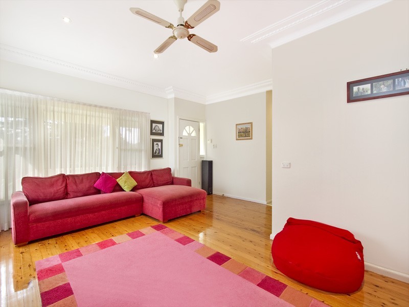 1 Woorak Crescent, Miranda NSW 2228