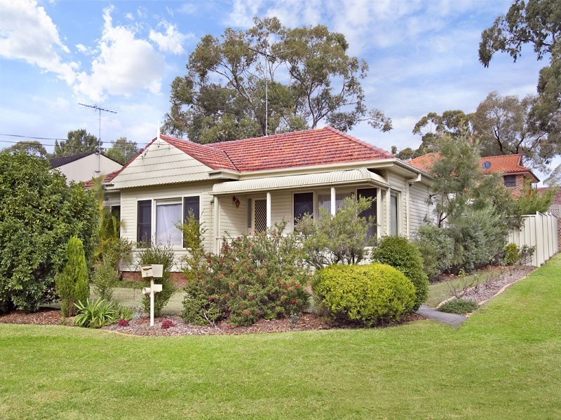 1 Woorak Crescent, Miranda NSW 2228