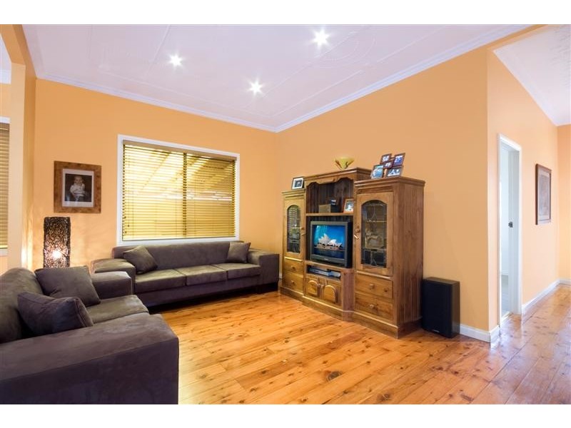 37   Kenneth Avenue, Kirrawee NSW 2232