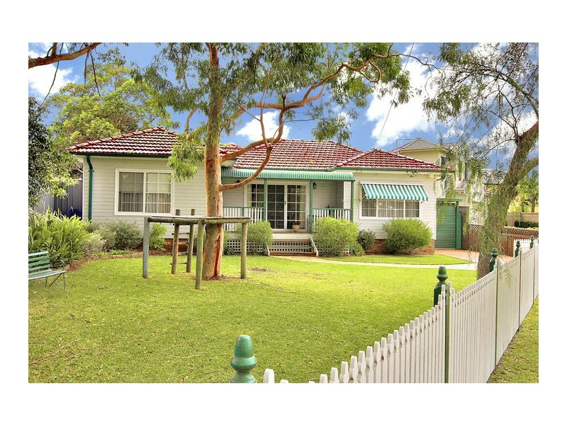 4 Elliott Street, Picnic Point NSW 2213
