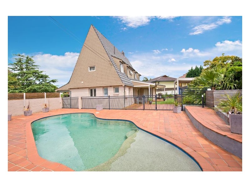 1  Amos Place, Sylvania NSW 2224