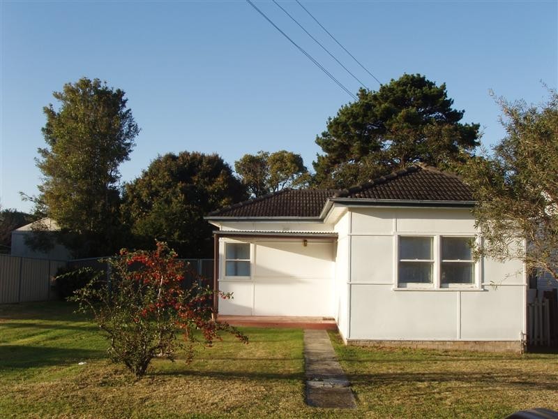60  FAIRVIEW AVENUE, Engadine NSW 2233