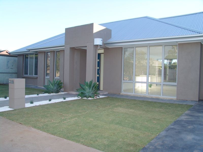 1  Vivonne Way, Oaklands Park SA 5046