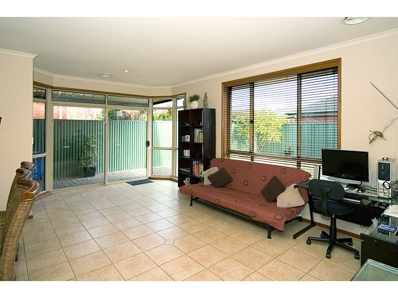 9   Willowood Ct, Mawson Lakes SA 5095