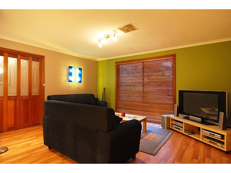 33 Taylors Road, Aberfoyle Park SA 5159