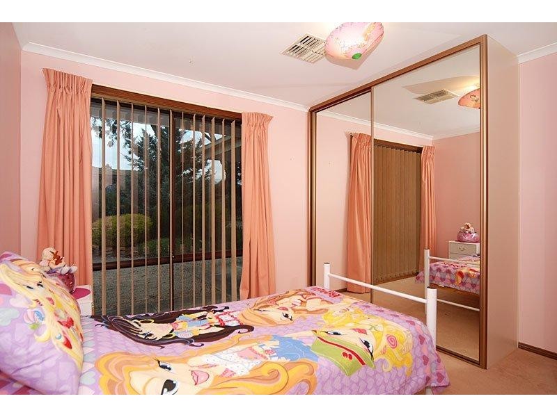 33 Taylors Road, Aberfoyle Park SA 5159