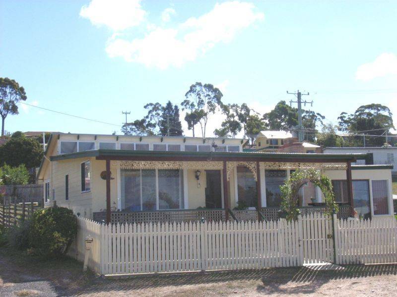 93  Robert Street, Beauty Point TAS 7270