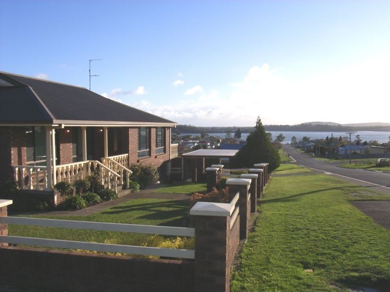 2  Ernest Street, Beauty Point TAS 7270