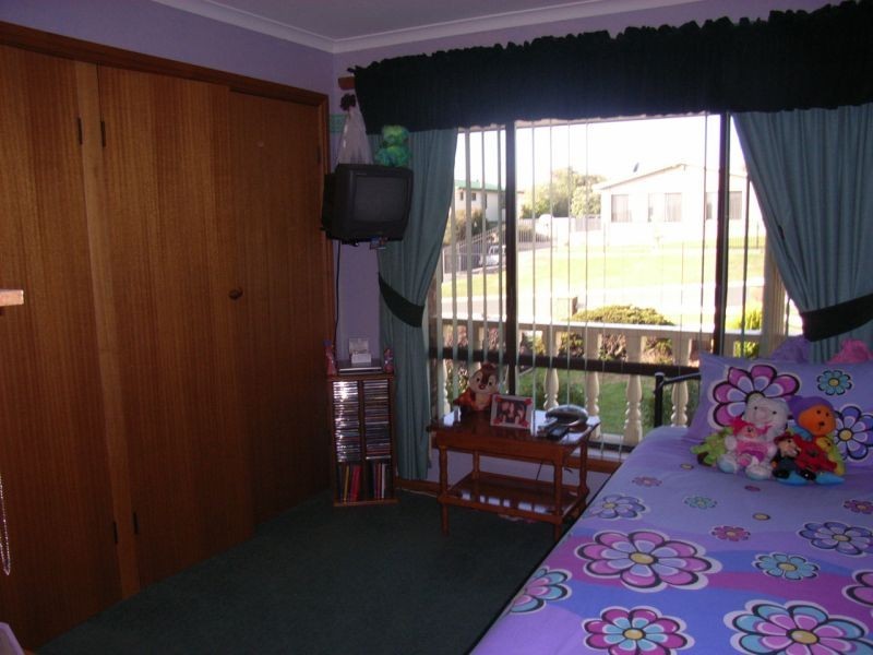 2  Ernest Street, Beauty Point TAS 7270