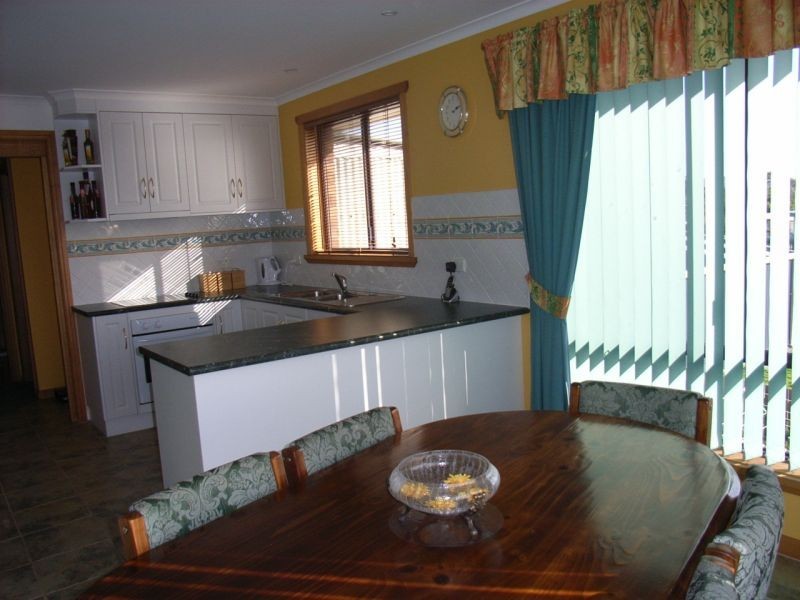 2  Ernest Street, Beauty Point TAS 7270