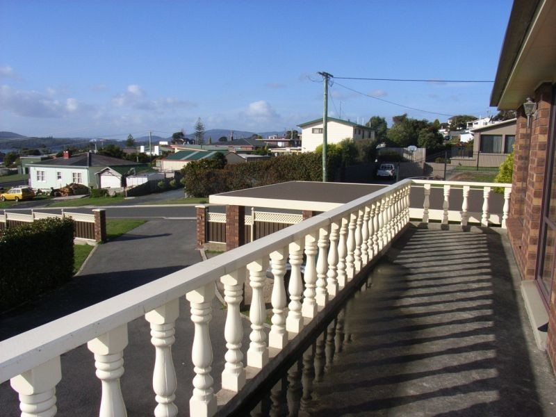 2  Ernest Street, Beauty Point TAS 7270
