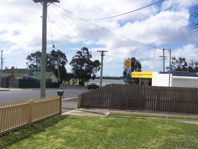 180  Charles Street, Beauty Point TAS 7270