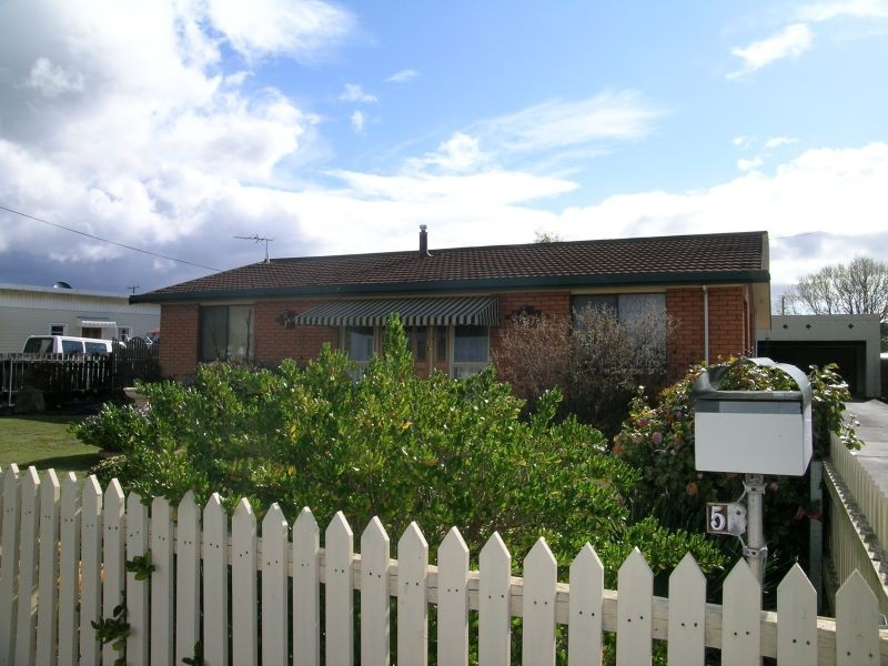 5  Kitchener Avenue, Beauty Point TAS 7270