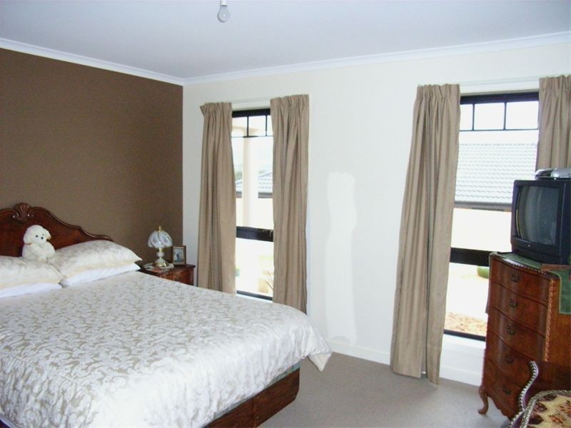 Unit2, 10   Henry Grove, Legana TAS 7277