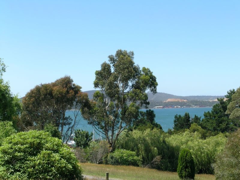 79 Robert Street, Beauty Point TAS 7270