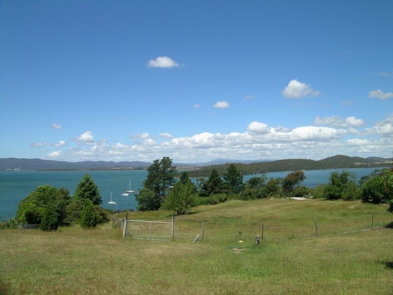 79 Robert Street, Beauty Point TAS 7270