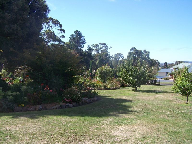 2  Adley Court, Beauty Point TAS 7270