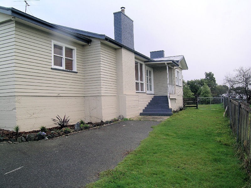 2  Bernard Street, Beaconsfield TAS 7270