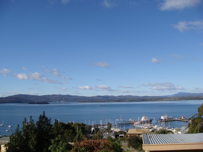 110  Oxford Street, Beauty Point TAS 7270
