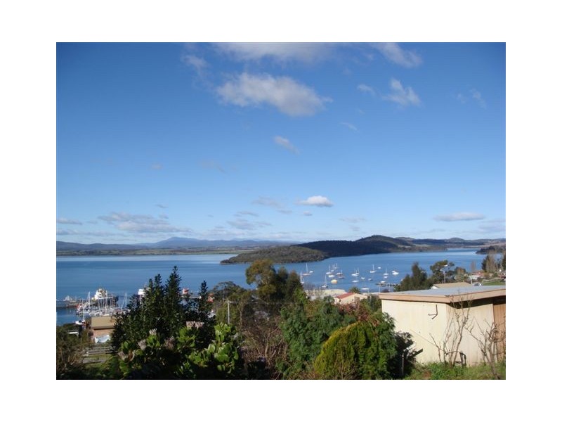 110  Oxford Street, Beauty Point TAS 7270