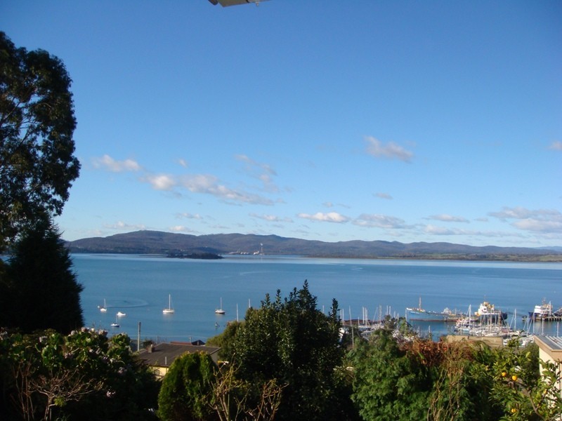 110  Oxford Street, Beauty Point TAS 7270