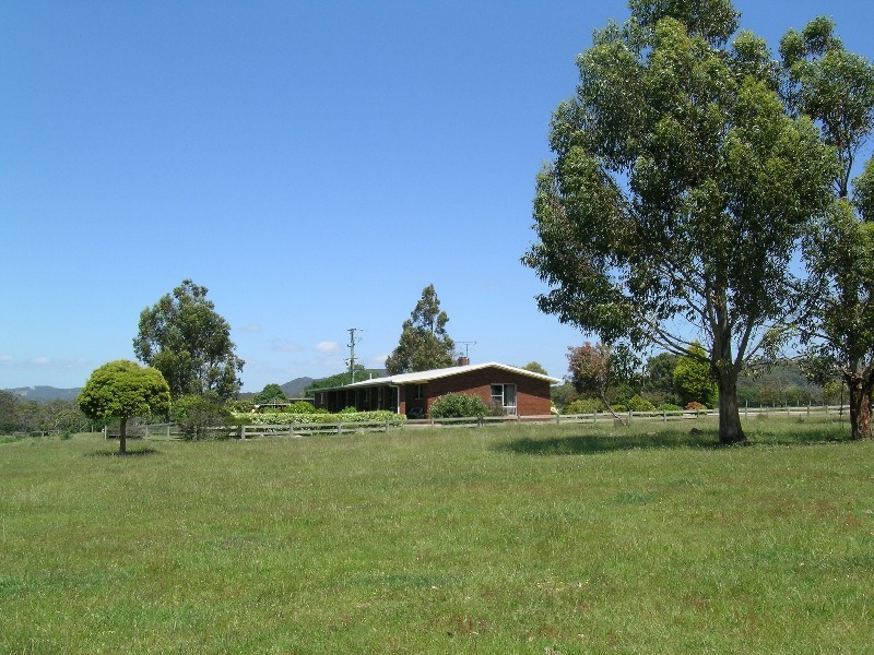 Whites Road, Beaconsfield TAS 7270