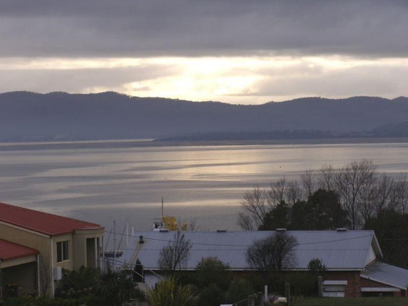 7  Bagot Street, Beauty Point TAS 7270