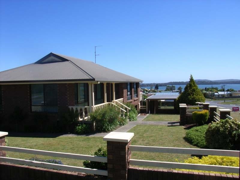 2  Ernest Street, Beauty Point TAS 7270