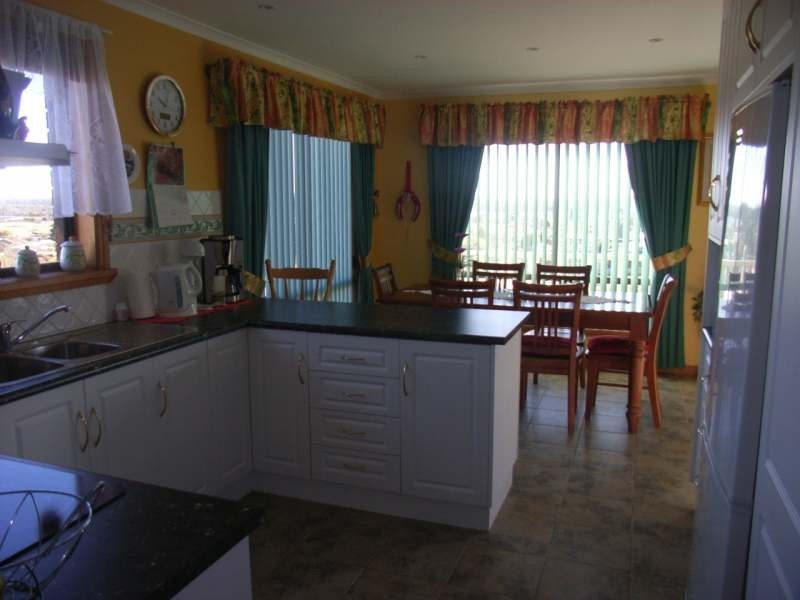2  Ernest Street, Beauty Point TAS 7270
