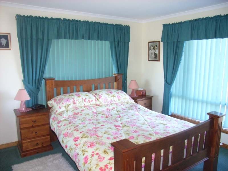 2  Ernest Street, Beauty Point TAS 7270