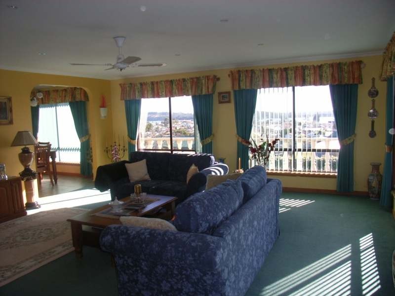 2  Ernest Street, Beauty Point TAS 7270