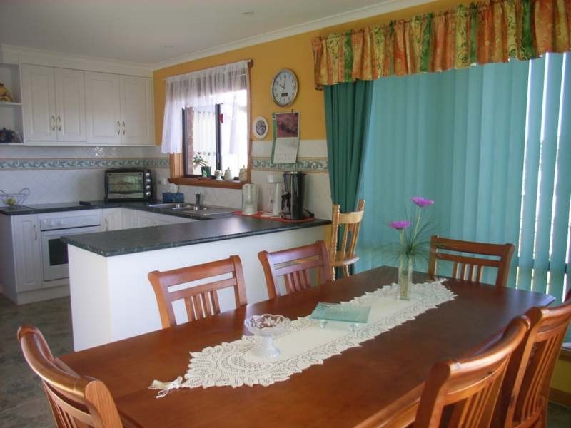 2  Ernest Street, Beauty Point TAS 7270