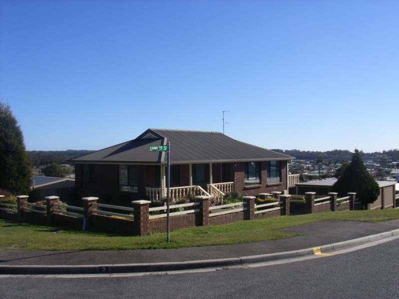 2  Ernest Street, Beauty Point TAS 7270
