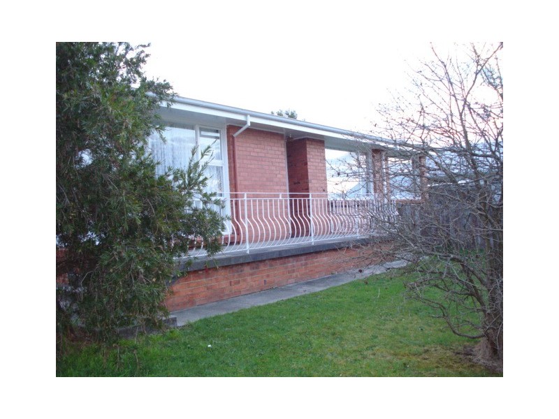 Paringa   Avenue, Newnham TAS 7248