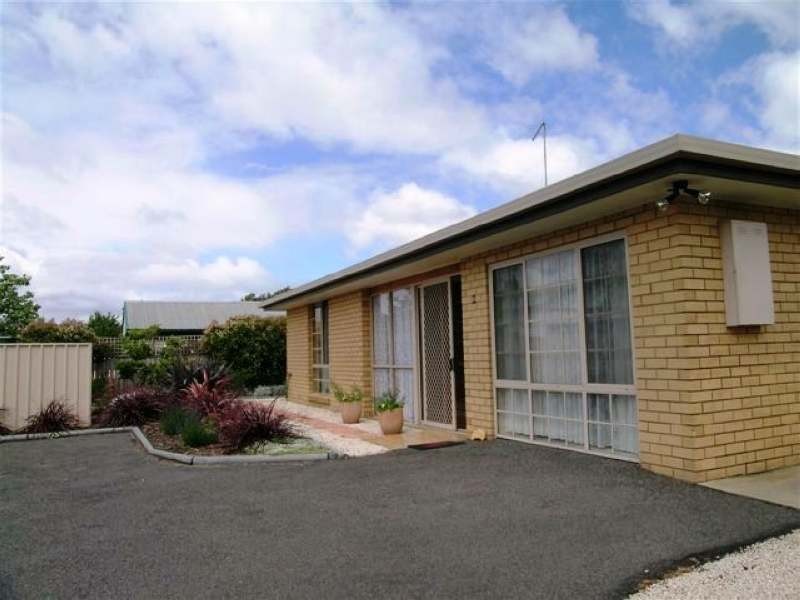 2/21  Scott Street, Beauty Point TAS 7270