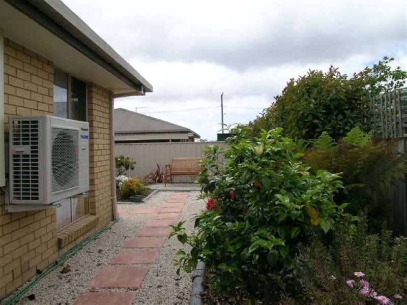 2/21  Scott Street, Beauty Point TAS 7270