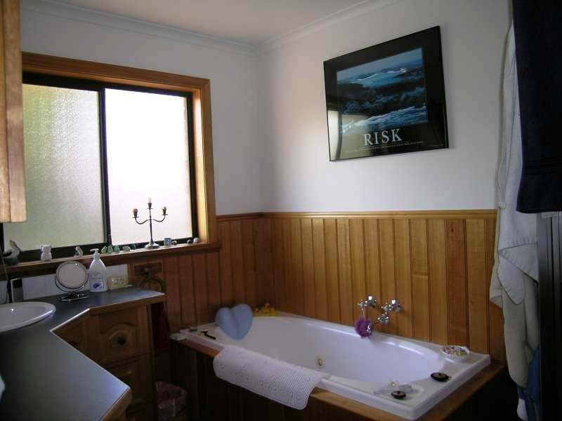 74  Robert Street, Beauty Point TAS 7270