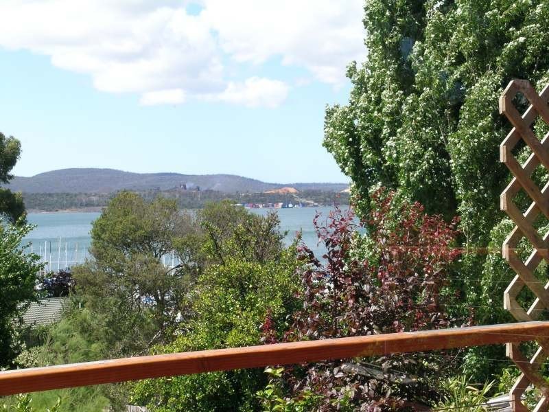 74  Robert Street, Beauty Point TAS 7270